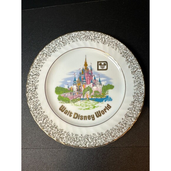 Vintage Walt Disney World 7.5" Castle Plate Japan Gold Trim - Picture 1 of 5